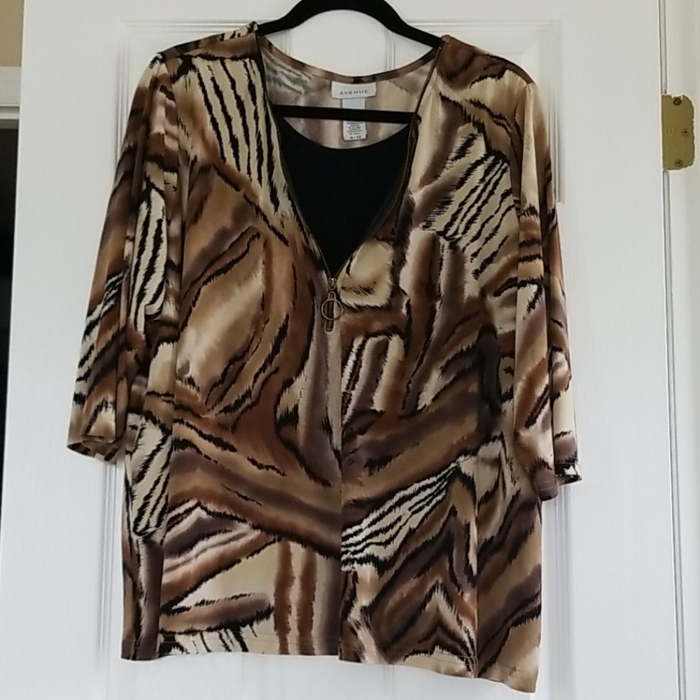 Avenue size 18/20 3/4 sleeve animal print shirt